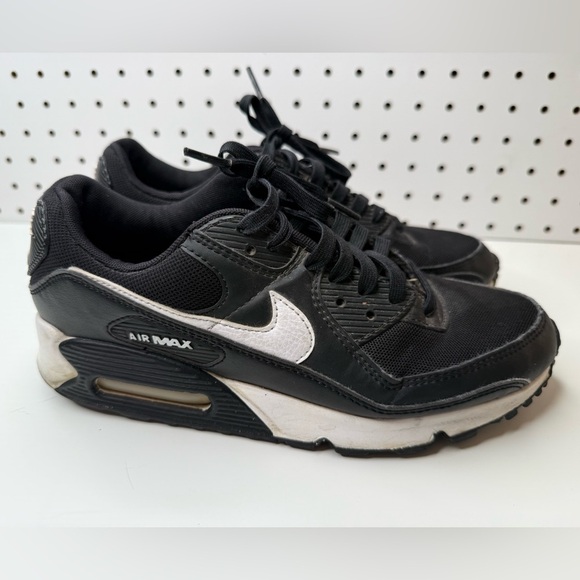 Nike Women's Air Max 90 Shoes Black and White Streetwear Classic Vibes Size 8.5M - Picture 3 of 15